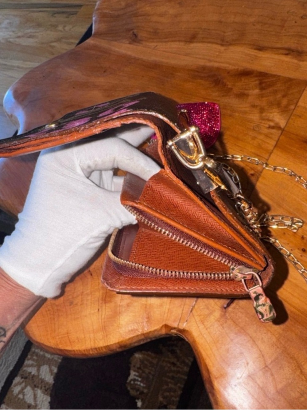 Louis Vuitton
Damier Ebene Porte-Monnaie
Billets
Trésor Wallet repurposed - Picture 10 of 16